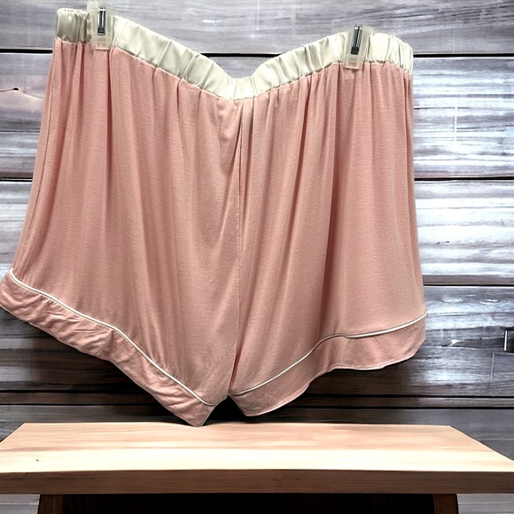 Fredericks Of Hollywood Pink Elastic Waist Rayon Blend High Rise PJ Shorts 1X - Picture 2 of 4